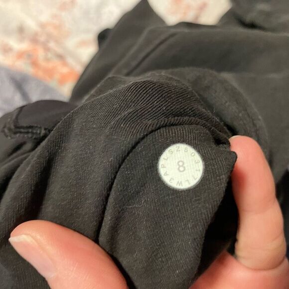 Lululemon Press Pause Turtle Neck Long Sleeve Pullover Sweatshirt Black Size 8 - Picture 5 of 5